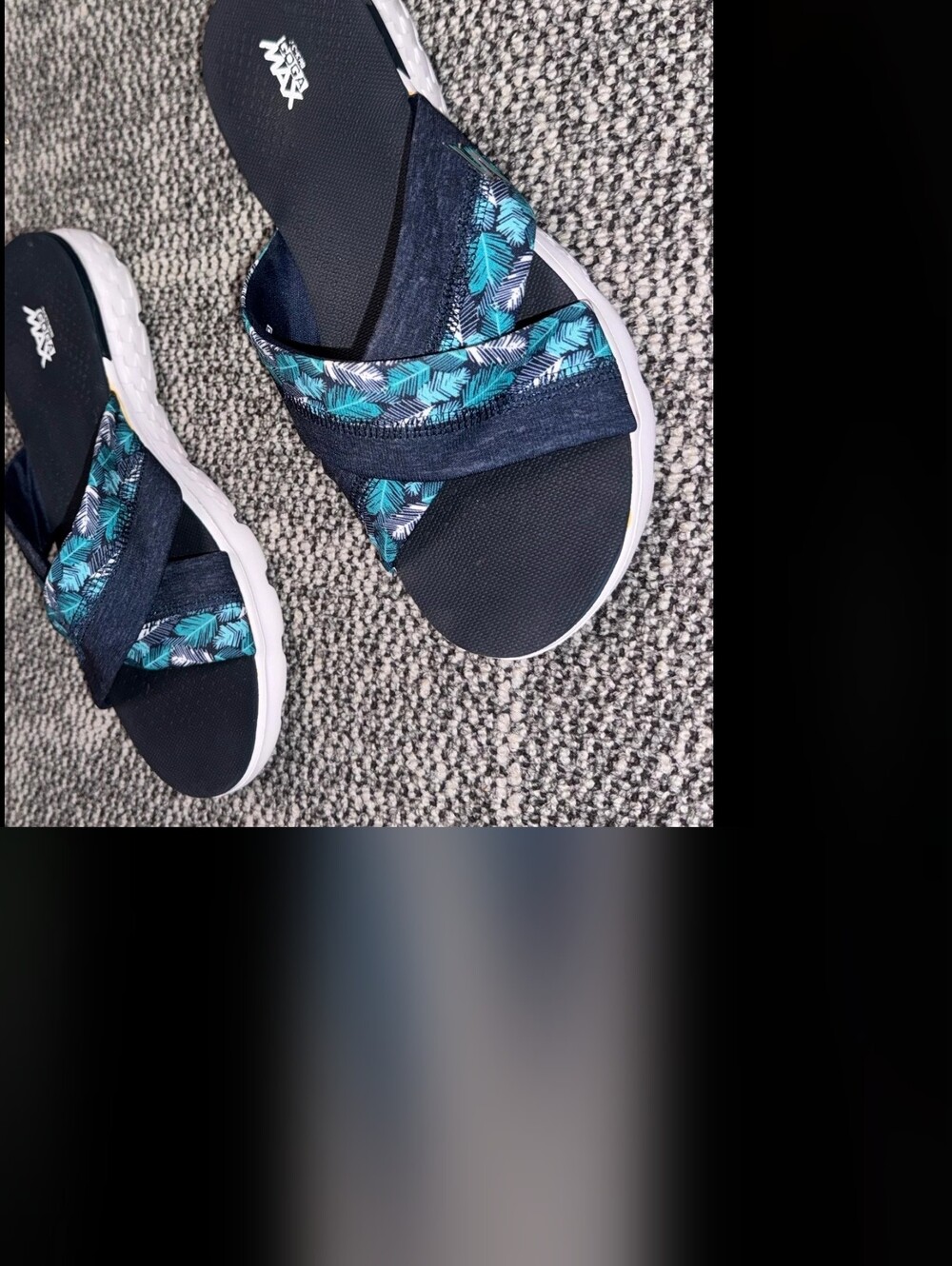 Goga Max Skechers Cross-Band Slide Sandals